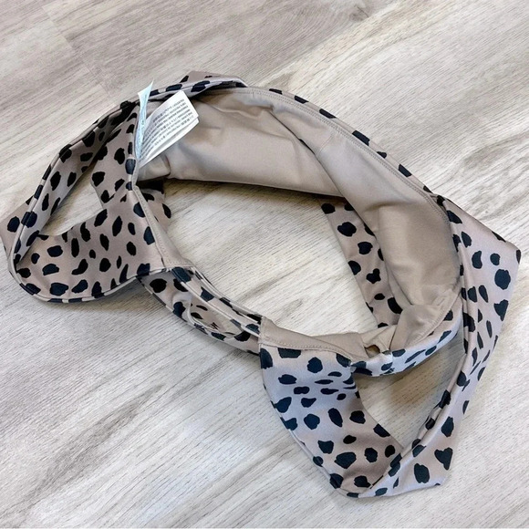 Women’s Hollister Gilly Hicks Buttery Soft Cheetah Print Sports Bra Top Size XS - Picture 3 of 5